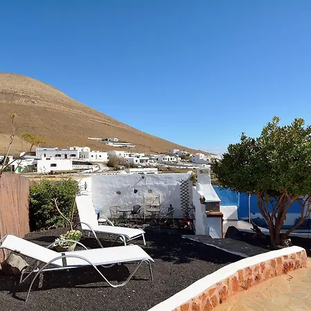 Bajo El Volcan Rural Canaria * Montana Blanca